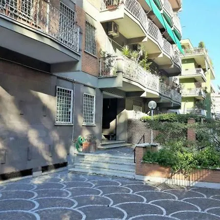 Bed And Business Konukevi Roma