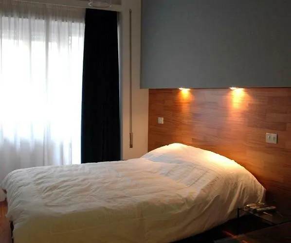 招待所 Bed And Business